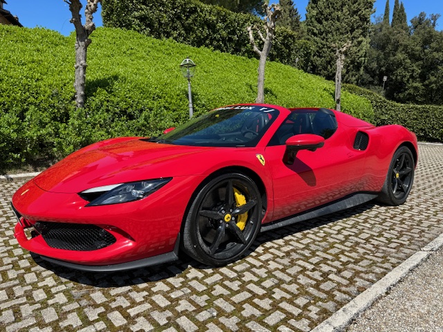 Noleggio Ferrari 296 GTS Milano