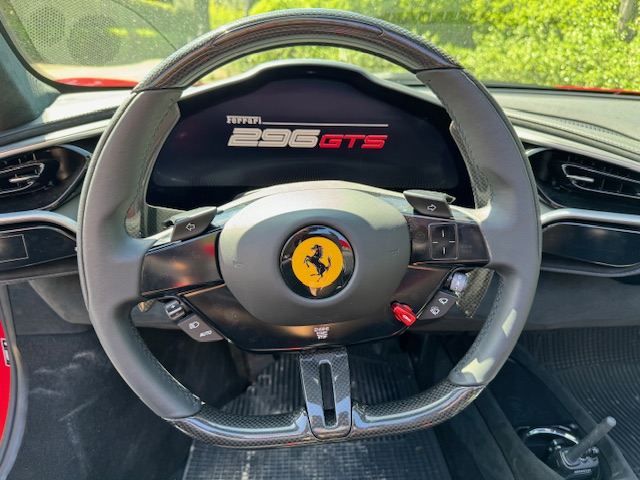 Noleggio Ferrari 296 GTS Roma